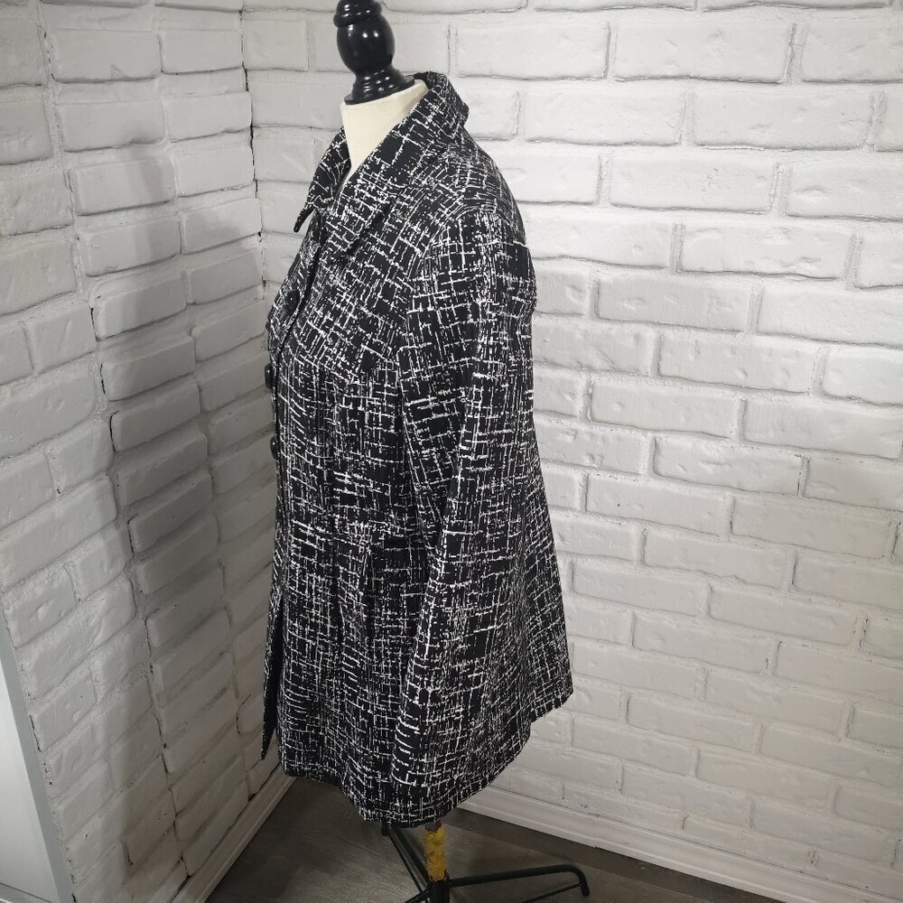 Cleo Petites Ladies Made in Canada Black & Cream Pattern Lined Coat - Picture 4 of 10